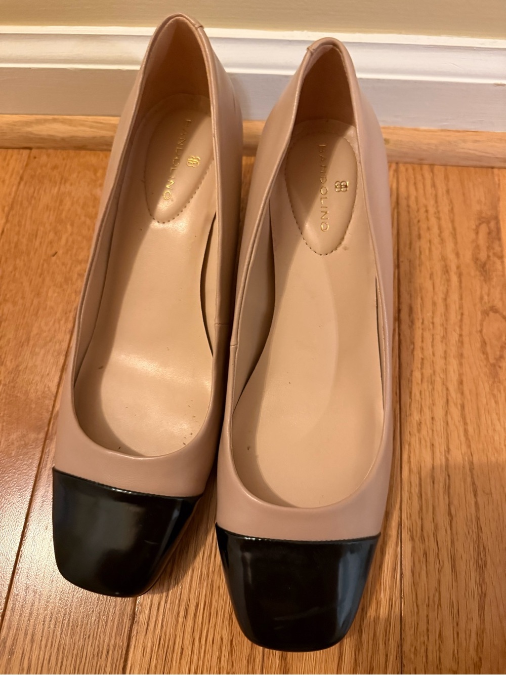 Bandolino Candy Classic Two-Tone Beige and Black Block Heel Pumps NWOT - Picture 2 of 4